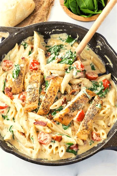 Toss in the baby spinach and pasta. Garlic Cream Sauce for Bacon and Chicken Pasta Combination ...
