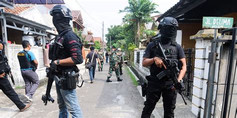 Indonesian Police Kill 14 Terror Suspects In Crackdown Following Suicide Bombings Wsj