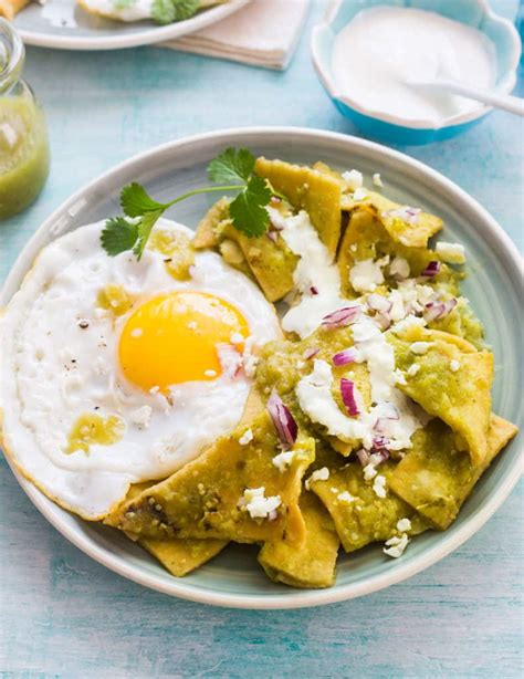 Chilaquiles Verdes Con Huevo Desayuno Mexicano Tradicional