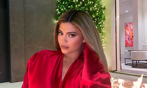 Kylie Jenner Returns To Instagram At Christmas After Astroworld Tragedy