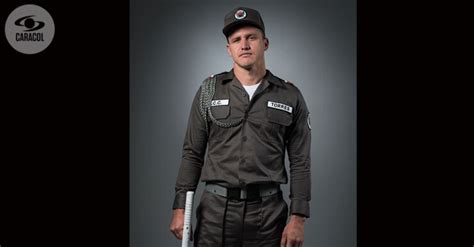 Los castaño quedan marcados el día en que josé castaño, patriarca de la familia, es secuestrado y asesinado por la guerrilla, por la cual carlos (hermano menor de la familia) sentía antes admiración. Fotos: estos son los personajes de 'Alias J.J.', conócelos ...