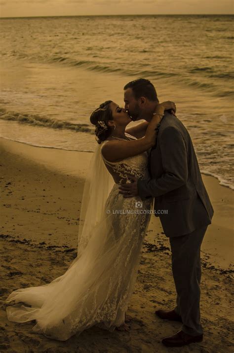 Sunset wedding photography on sanibel island. sunset wedding photographer jamaica