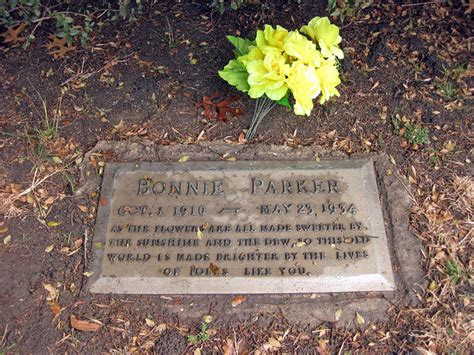 The Grave Of Bonnie Parker Crown Hill Cemetery Dallas Flickr