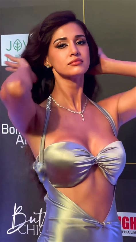 team disha patani online on twitter and the most sexy girl award goes to dishapatani