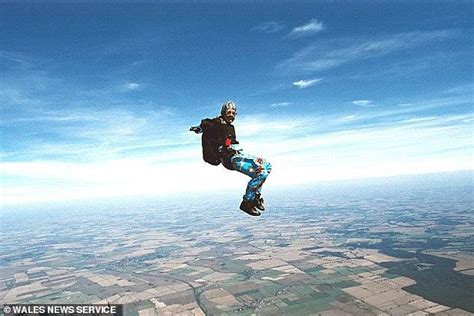 Worlds Oldest Female Skydiver Dies Aged 88 Cardiff Pensioner