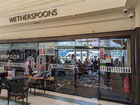Leeds Train Station Wetherspoons Now Double The Size After £500k Transformation Leeds Live