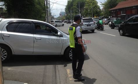 Oh ya, tak datang dengan tangan kosong si utusan keluarga yang hadir ke rumah gadis impianmu. Cara Melamar Di Sapu Jalanan Semarang - Lowongan Kerja Archives Diskopukmnakertrans Jepara ...