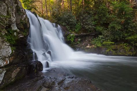 Top 9 Smoky Mountain Hiking Trails With Waterfalls