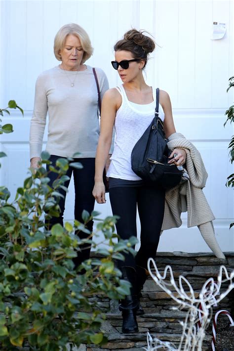 Kate Beckinsale With Her Mom Judy Loe Get Picked Up By A Chauffeur