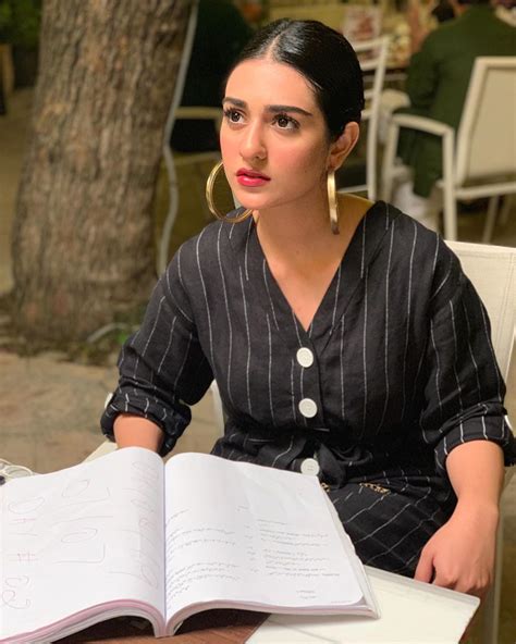 Beautiful Sarah Khan On The Set Of Her Drama Sabaat Pakistani Drama