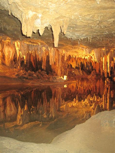 Luray Caverns Reflection Pool Luray Va Luray Caverns Eerie Places