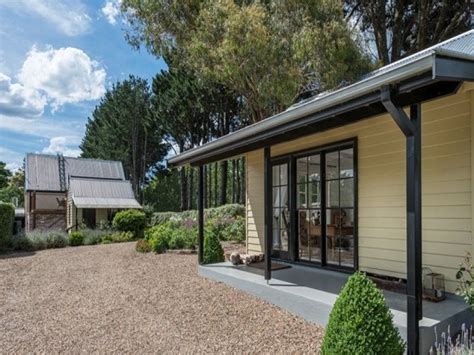 There are 59235 house paint for sale on etsy, and they cost $53.82 on average. 260 Rockleigh Rd, EXETER NSW 2579 in 2020 | Exterior house ...