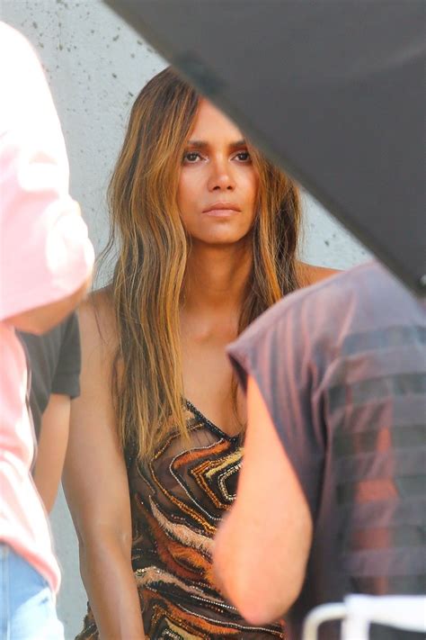 Check out the latest pictures, photos and images of halle berry from 2020. HALLE BERRY at a Photoshoot in Los Angeles 08/17/2020 ...