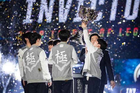 The 29 Most Powerful Photos From The 2018 League Of Legends World