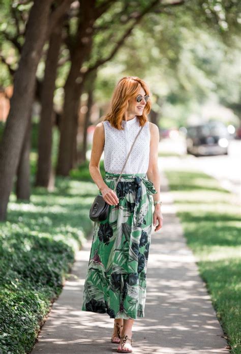 Palm Leaf Print Skirt is on the blog today. I love this