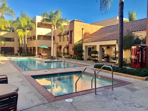 Smooth work commute, popular bars and nightlife, nearby restaurants and grocery stores, and safety. Canyon Club Apartments - Santa Clarita, CA | Apartments.com