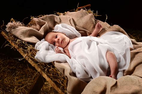 Baby Jesus Sleeps In A Manger Howtotieabowaroundawinebottle