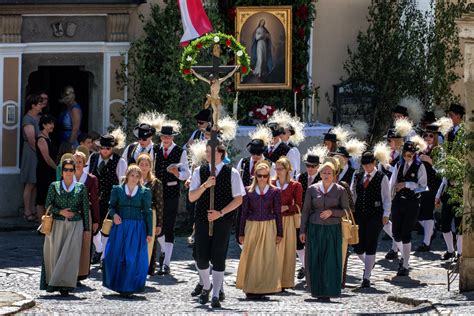 Suggest as a translation of fronleichnamsprozession. Fronleichnamsprozession 2 Foto & Bild | menschen ...