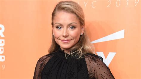 Kelly Ripa Gets Hands On To Teach Ryan Seacrest About Mammograms Sheknows