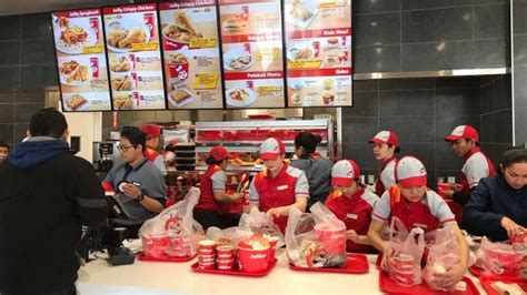 Filipino Fast Food Chain Jollibee To Open 100 Canadian Stores In Next