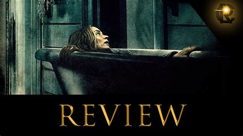 Lee abott (john krasinski) se sacrificó para que su familia sobreviviera a las criaturas que cazan por el sonido, dejando solos a su esposa evelyn (emiliy blunt) y a sus hijos, regan (millicent simmonds), marcus. Review Un Lugar en Silencio - YouTube