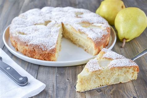 Sciogliete nel microonde il cioccolato con il burro. Torta di pere soffice - Un dolce semplice e genuino con le ...