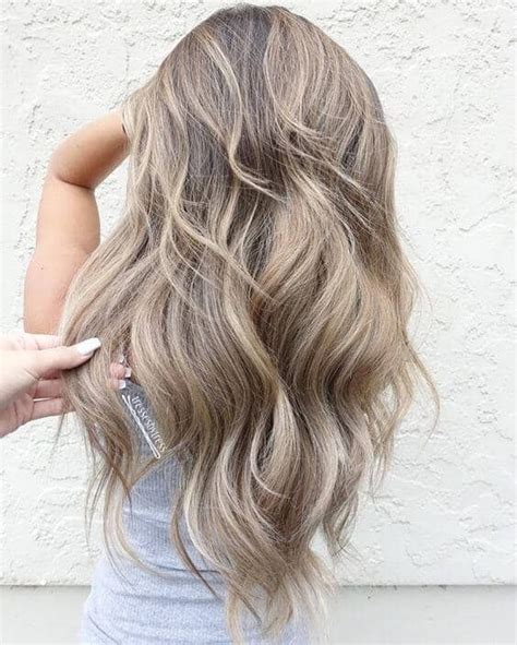 Unforgettable Ash Blonde Hair Looks That Are Trendy This Year