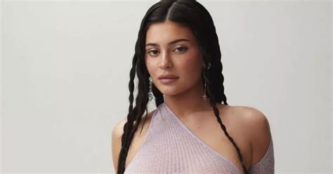 Kylie Jenner Fans Baffled As They Claim She S Missing A Body Part In