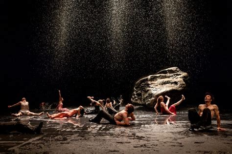 Die Stadtzeitung ‚vollmond‘ Von Pina Bausch Kehrt Auf Bühne Zurück