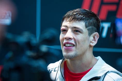 Latest on brandon moreno including news, stats, videos, highlights and more on espn. UFC 256: Brandon Moreno vs. Deiveson Figueiredo Picks, Odds, and Predictions - Sports Chat Place