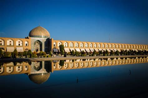 Sheikh Lotfollah Mosque Of Isfahan Iran Front Page Mosque Iran