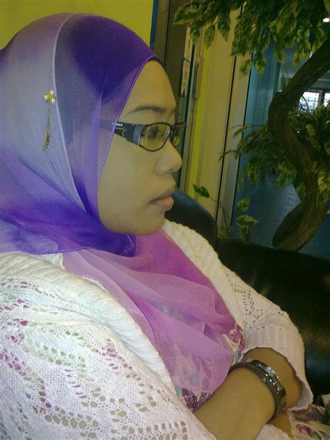 Gigi geraham atas kanan dengan kondisi periodontitis kronis,disini bisa ditandai dengan kondisi gigi nya yang sudah tidak kencang lagi,terdapat kegoyangan. ~ Diaries of Dalee~~cious ~: Selamat Tinggal Geraham