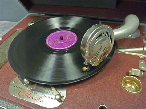 Suitcase Wind Up Record Player Phonograph Phonola From