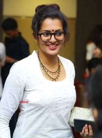 Trained as a bharatnatyam dancer, parvathy is parvathy has received accolades for her role as sameera in the acclaimed movie take off including. Parvathy Age, Biography, Height, Husband, Boyfriend, Caste ...