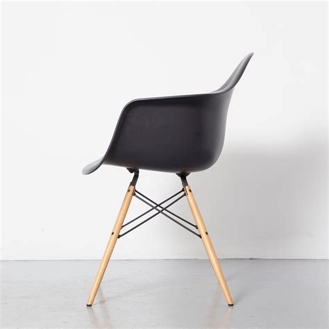 Daw Chair Eames Vitra Black ⋆ Neef Louis Design Amsterdam