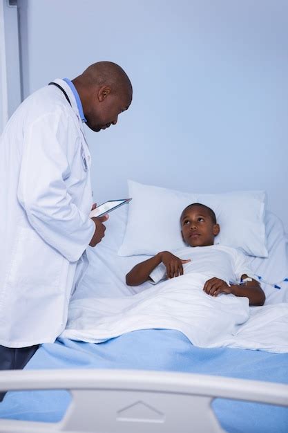 Premium Photo Male Doctor Interacting With Patient During Visit In Ward