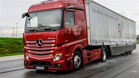 Daimler Aktionäre stimmen für Aufspaltung