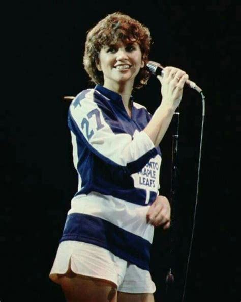 The First Lady Of Rock 25 Sexy Photos Of A Young Linda Ronstadt On The