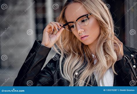 Stylsih Blonde Girl In Sunglassses Outdoor Stock Image Image Of
