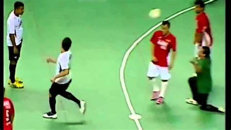 Peraturan 1 lapangan ukuran lapangan harus berbentuk bujur sangkar. Falcao Amazing Futsal Goal Spinning Backheel Lob Free Kick ...