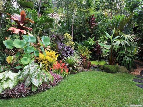 Nice 35 Beautiful Tropical Front Yard Landscape Ideas To