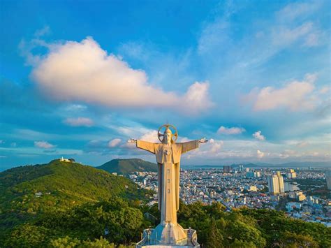 Premium Photo Top View Of Vung Tau With Statue Of Jesus Christ On