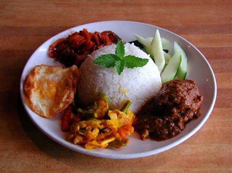 Want to know more about malaysian food and cuisine? 말레이시아 전통음식 나시르막 Nasi Lemak (나시라막, 나시레막) - wanderlust