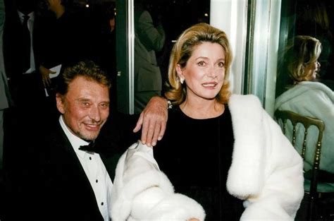 André torrent est revenu avec michaël pachen sur l'un des tous premiers tubes de johnny hallyday qui concorde avec sa rencontre avec catherine deneuve dans nos chansons ont une histoire le jeudi de l'ascension le 21 mai dernier. Catherine Deneuve 1999 | Johnny hallyday, Photo johnny ...