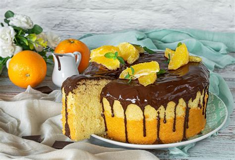 Tiramisu cake recipe.my version of well known italian dessert: Chiffon cake all'arancia con glassa al cioccolato | Glassa ...
