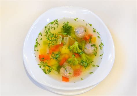 Mengonsumsi menu makan malam yang berkuah hangat tentu buatlah menu sup yang berisi daging ayam tanpa kulit. Sup Ayam Versi Diet - X Nak Gemuk Koleksi Menu Diet Atkins ...