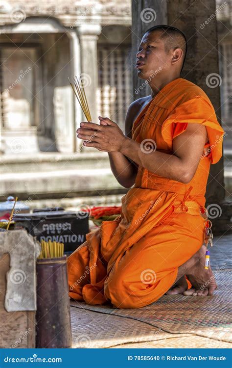 Young Praying Buddhist Monk In Angkor Wat Cambodia Editorial Image