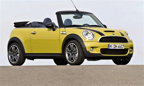 This Car And I Are Meant To Be Together Mini Cooper Amarelo Mini