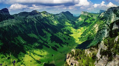 高清晰瑞士绿色山谷壁纸 欧莱凯设计网