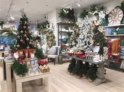 Add christmas window decorations and christmas wall decorations to take make your home even merrier inside and out. File:Shop with Christmas decorations, Indooroopilly ...